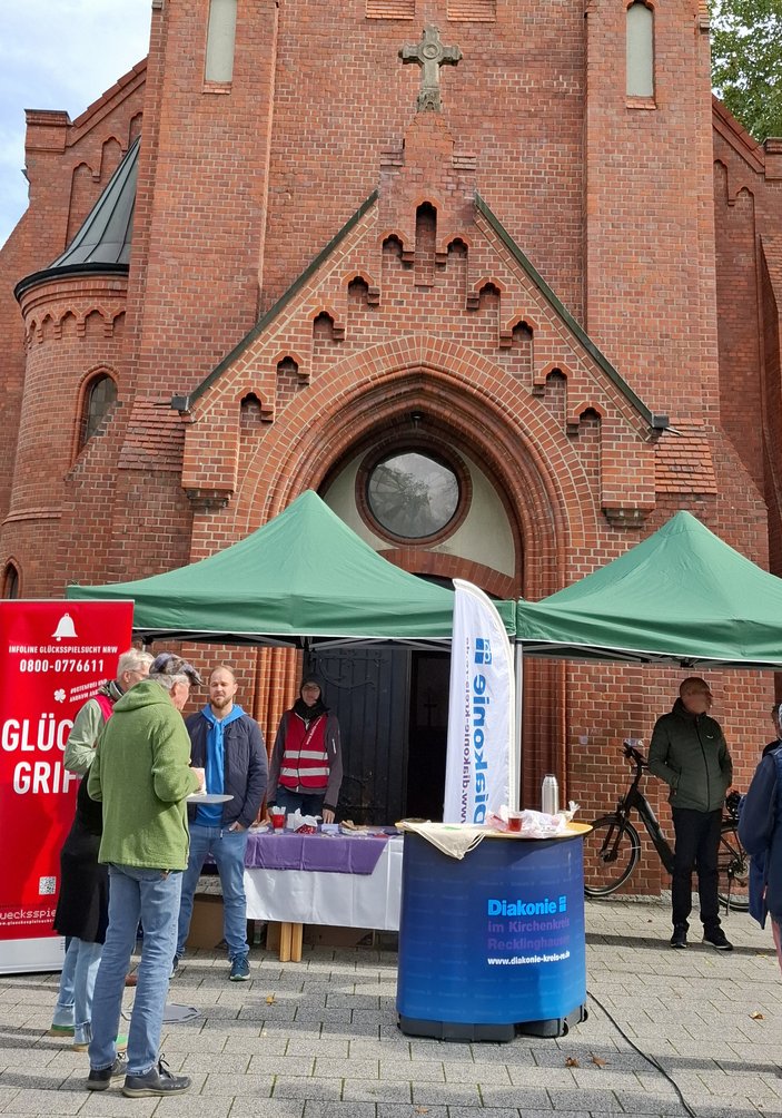 Informationsstand vor der Erlöserkirche