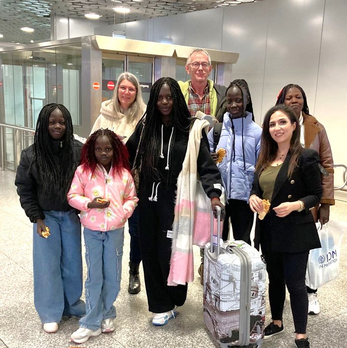 Familie wird am Flughafen abgeholt