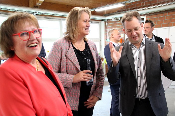 Christel Briefs, Christa Stüve und Dr. Dietmar Kehlbreier beim Small-Talk