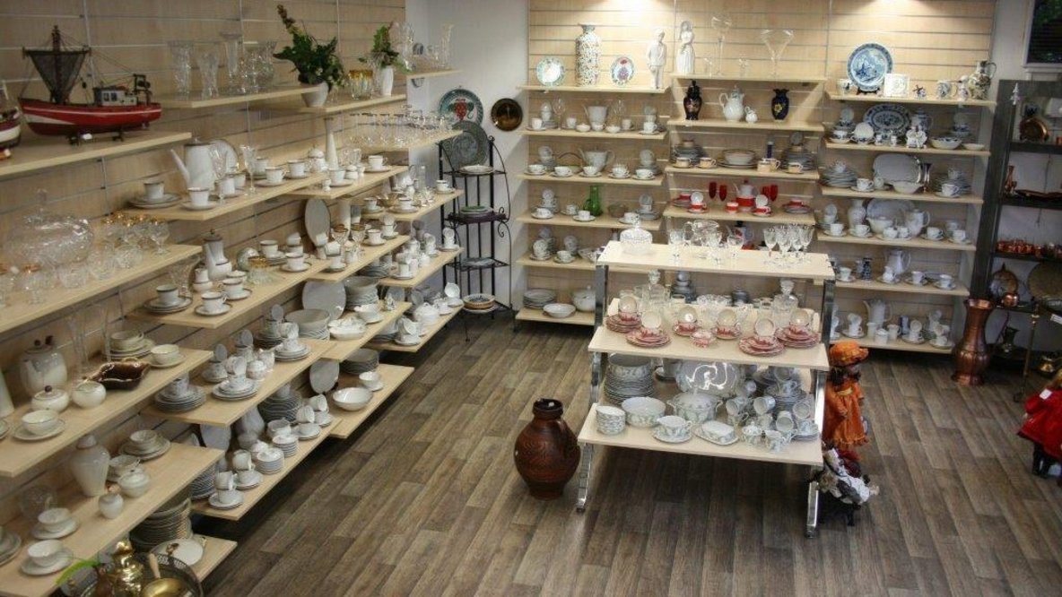 Verkaufsfläche des Geschirrs in der Umwelt-Werkstatt