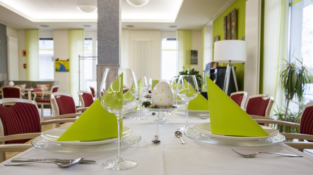 Innenbereich Café Fliedner, Gedeckter Tisch